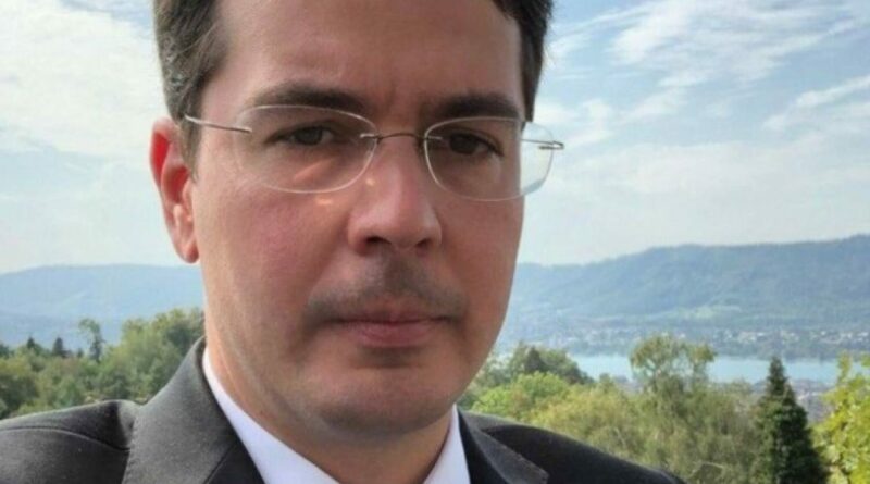 Barueri apura falsificação e uso de documento falso. Elo reprovou o papel e não assinou contrato. Banco do Brasil comunicou o caso às autoridades.