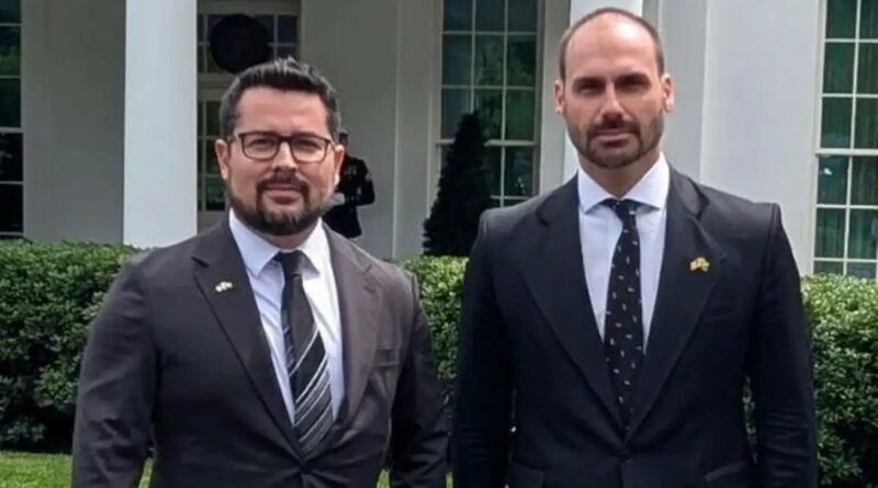 Fachada do Supremo Tribunal Federal (STF) em Brasília, com seus pilares e a rampa de acesso.