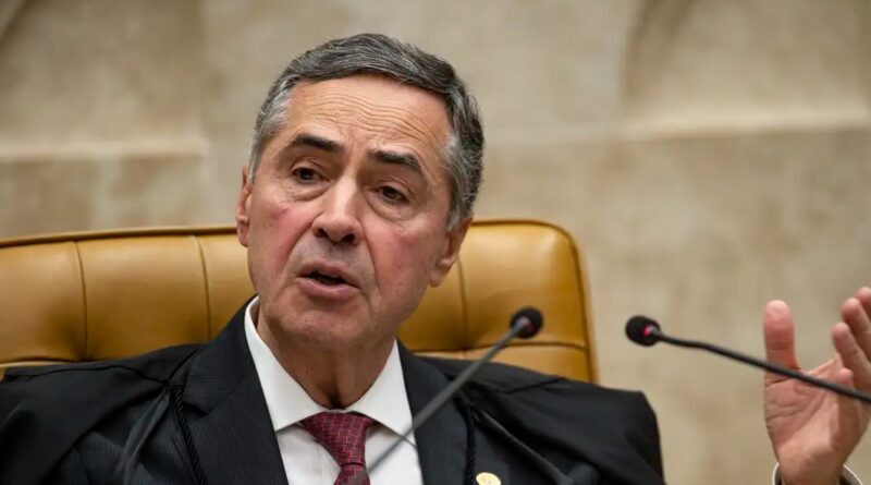 Fachada do Supremo Tribunal Federal em Brasília, com a estátua da Justiça em primeiro plano.