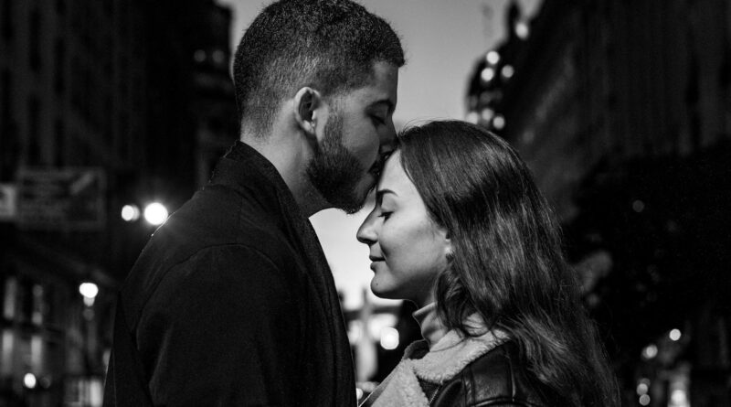 A romantic black and white portrait of a couple in Buenos Aires city streets.