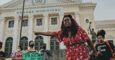 Protesters gather passionately outside the Câmara Municipal in Rio de Janeiro for social justice.