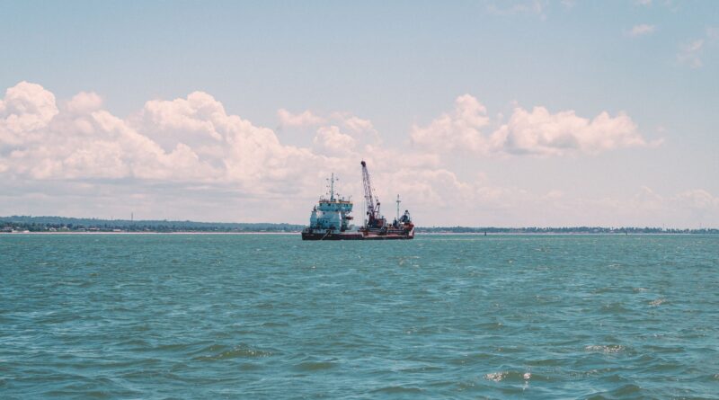 Navio de contêineres em porto brasileiro, simbolizando as exportações e o comércio exterior do Brasil