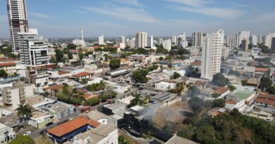 Equipes de resgate buscam por sobreviventes em meio a escombros após terremoto na Venezuela