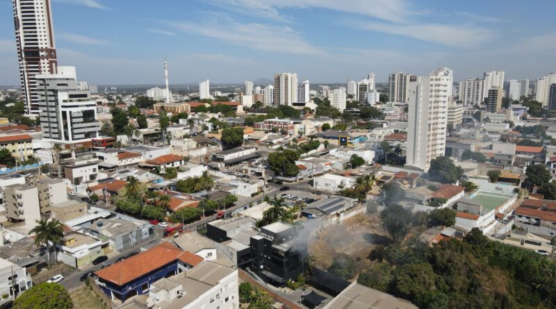 Equipes de resgate buscam por sobreviventes em meio a escombros após terremoto na Venezuela