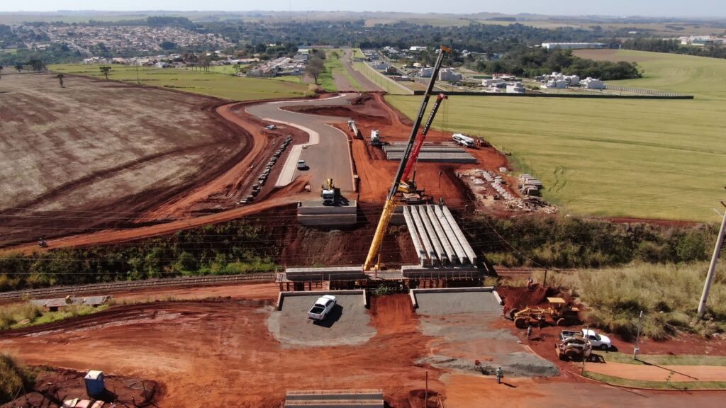 Obras de infraestrutura do Novo PAC em andamento no Brasil, simbolizando o desenvolvimento nacional e a modernização.