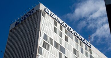 Fachada do edifício do Banco Central do Brasil em Brasília, simbolizando a estabilidade econômica.