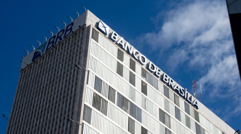 Fachada do edifício do Banco Central do Brasil em Brasília, simbolizando a estabilidade econômica.