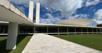 Vista aérea do Congresso Nacional em Brasília, simbolizando a complexidade da reforma do Estado brasileiro.