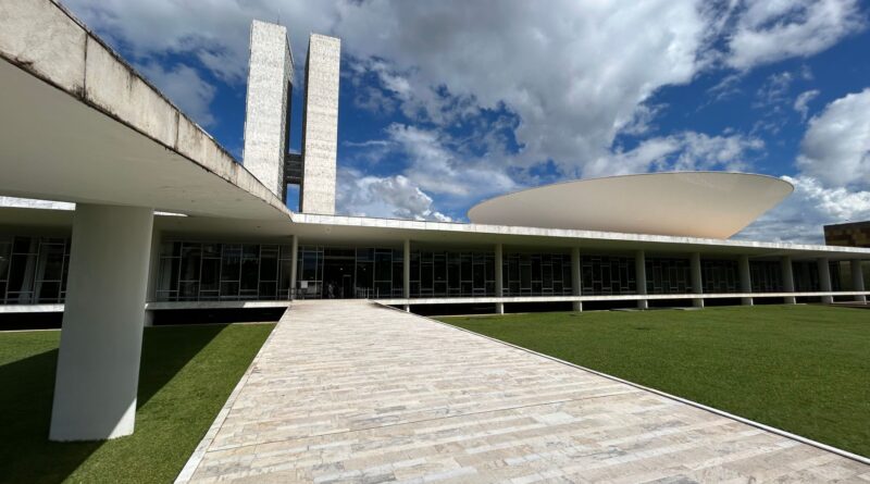 Vista aérea do Congresso Nacional em Brasília, simbolizando a complexidade da reforma do Estado brasileiro.