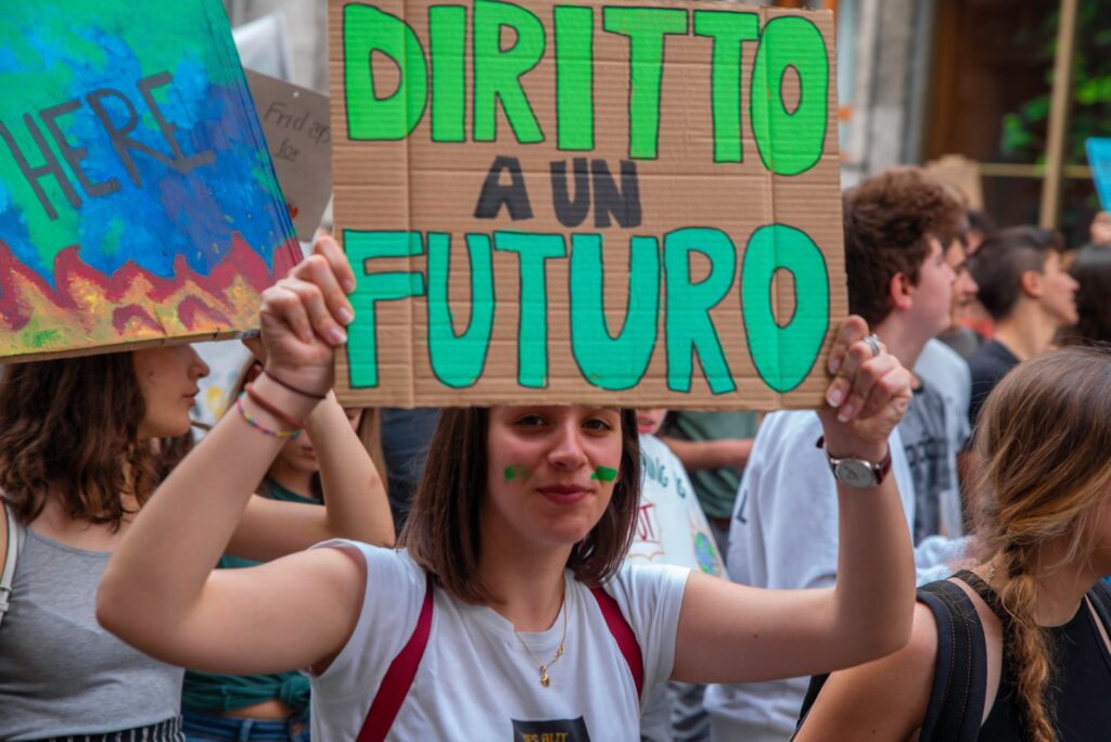 Juízes e advogados discutem casos de proteção ambiental e crise climática no Brasil.