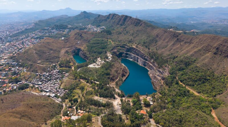 Mineração sustentável de minerais críticos no Brasil, com foco em tecnologia e respeito ambiental