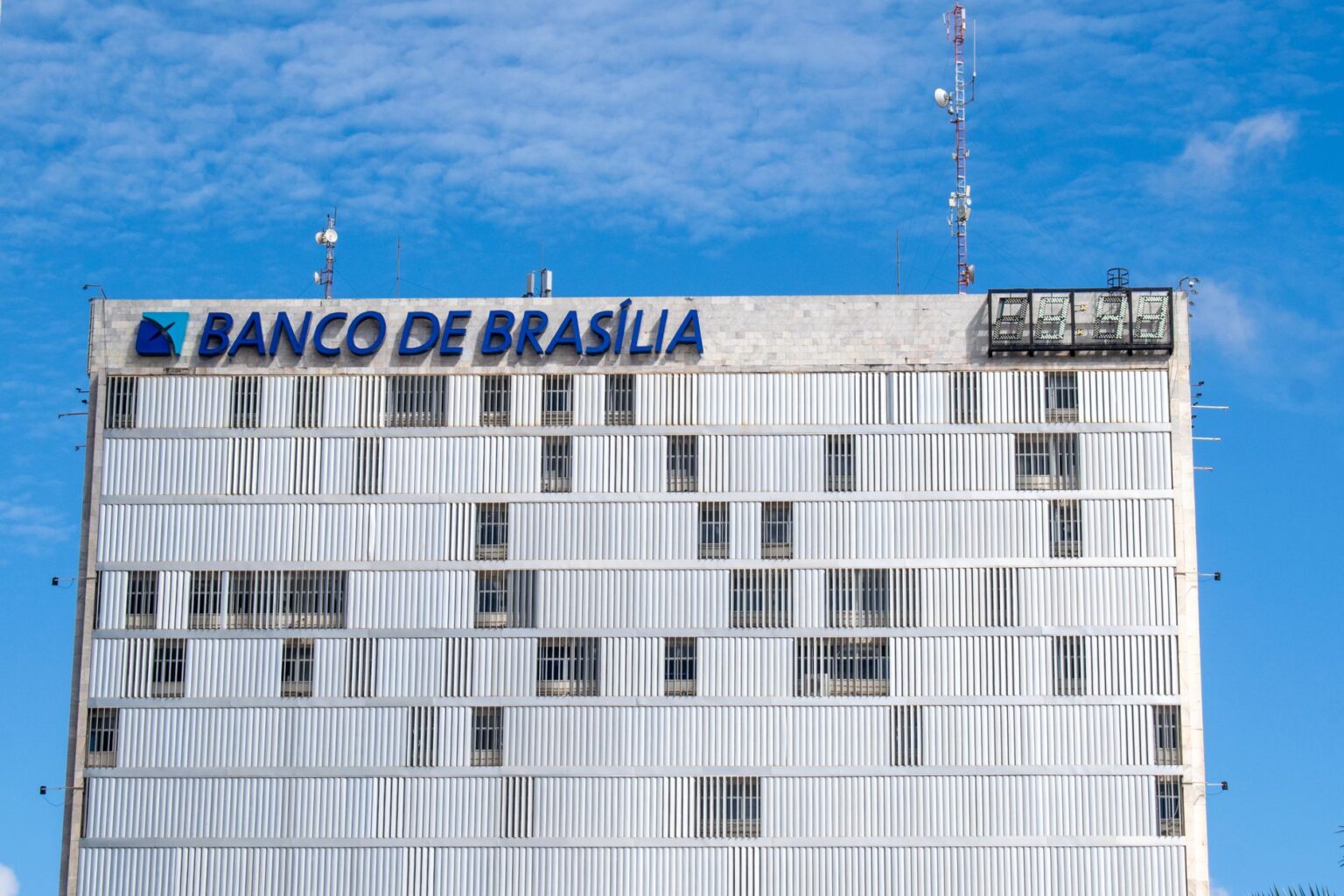 Fyscal Crise Fiscal de Estados e Municípios: Desafio Pós-2026